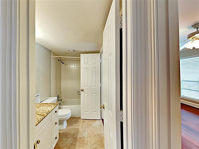 Building Photo - 7640 W Greenway Blvd