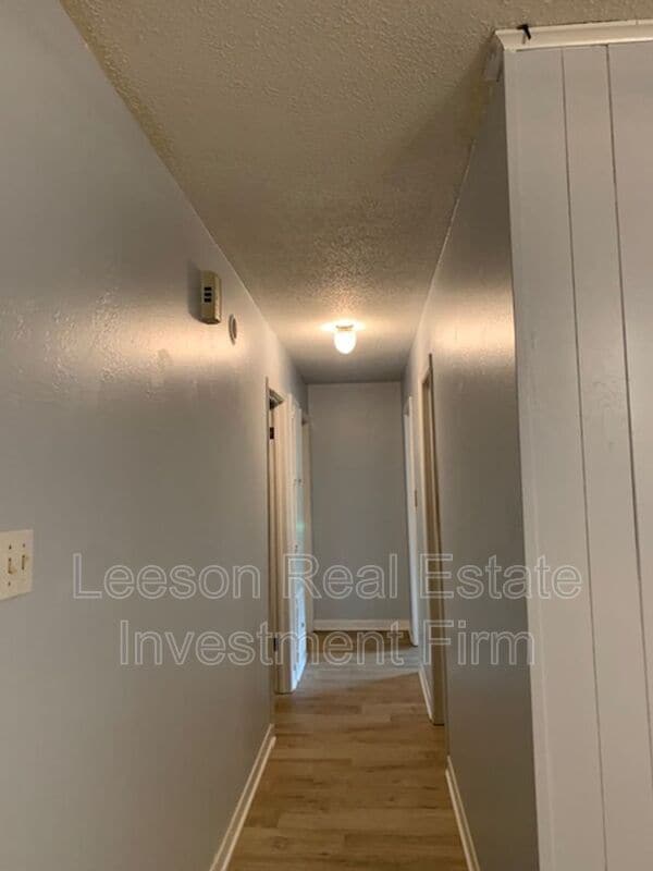 Building Photo - 302 Avenida Dr