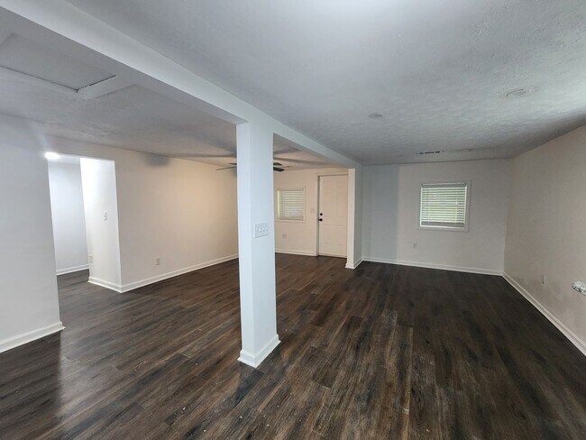 Building Photo - 2871 Barbara Rd