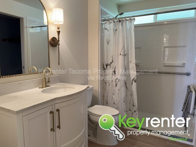 Building Photo - 3422 N Bristol St