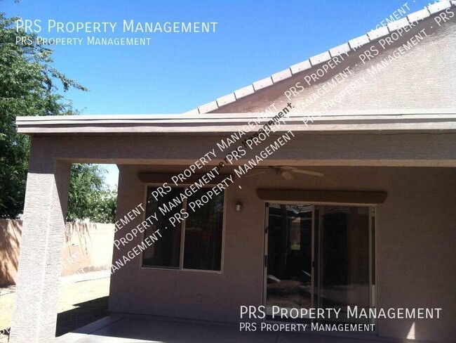 Building Photo - Home with a Pool in Gilbert