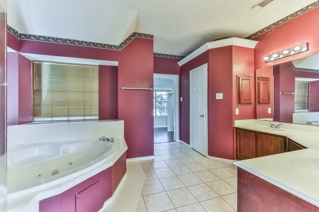 Building Photo - 8811 Earnestwood Dr