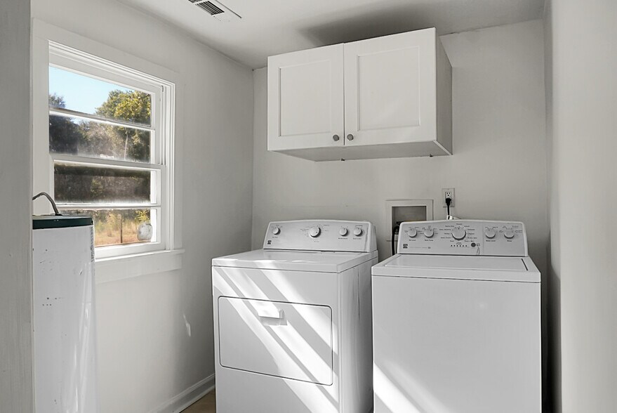 Laundry room - 2735 Exchange Landing Rd
