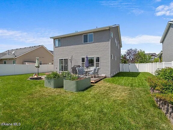 Building Photo - 1824 E Warbler Ln
