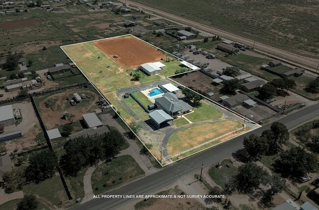 Building Photo - 5508 E County Rd 60