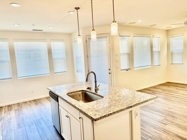 Building Photo - Newly Built 3/2.5 Bonadelle Home in Riverstone Community