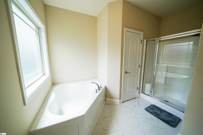 Building Photo - 458 Jewelwood Dr
