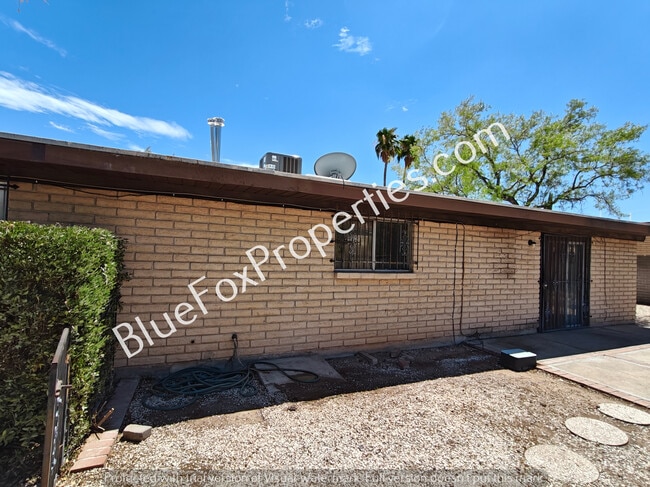 Building Photo - 3116 W Alaska St