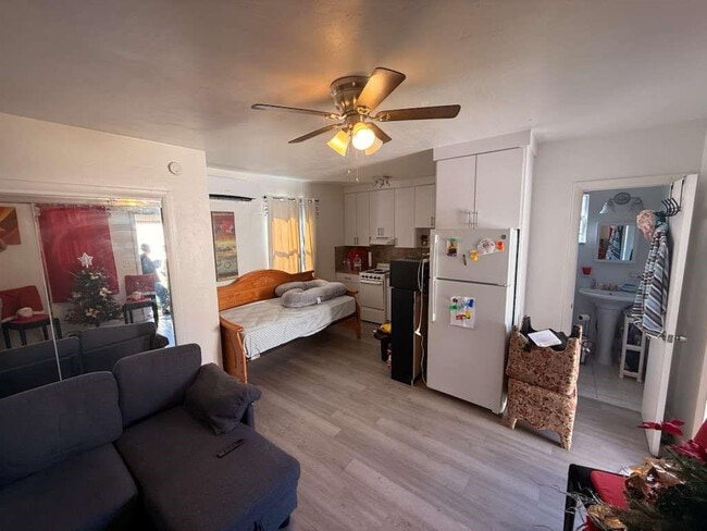 Building Photo - 126 SE 10th St