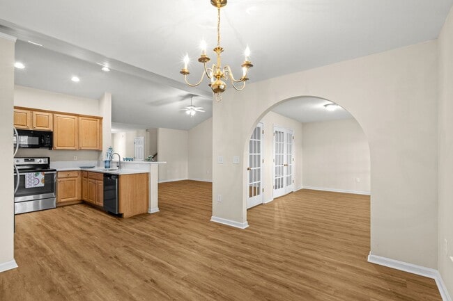 Building Photo - 4 Bed / 2 Bath Single Family Home for Rent in Arrowhead