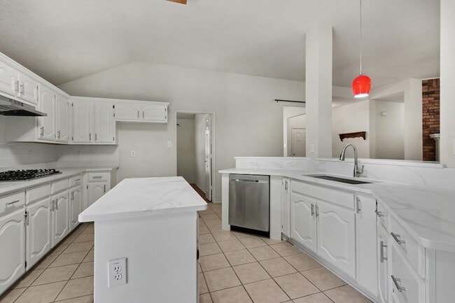 Building Photo - 1306 Woodmont Dr