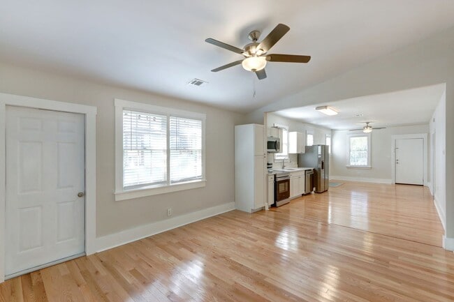 Building Photo - Renovated Three Bedroom, Two Bathroom Sing...