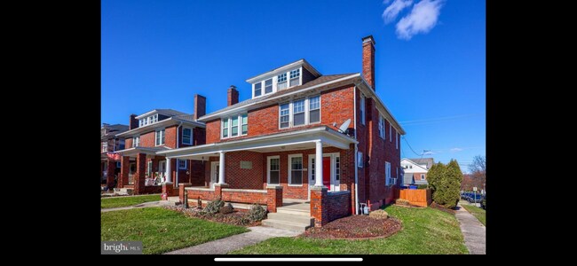 Building Photo - 1541 3rd Ave