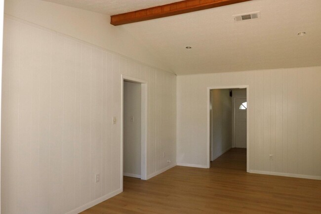 Building Photo - 109 Halo Dr