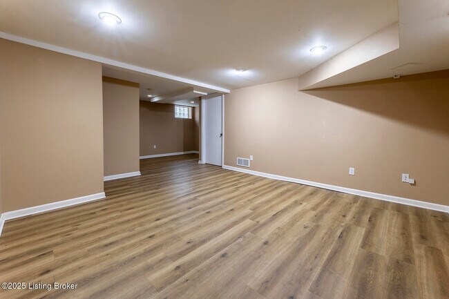 Building Photo - 505 Oxford Pl