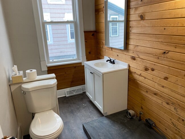 Building Photo - 5 Bed 1.5 Bath Single Family Home in Wausau