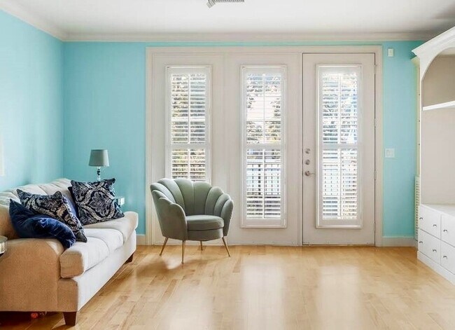 Building Photo - 3818 Holland Ave