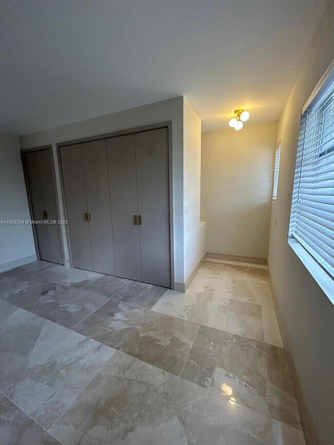 Building Photo - 1060 92nd St