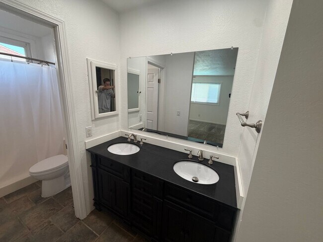 Building Photo - 1118 Zircon St