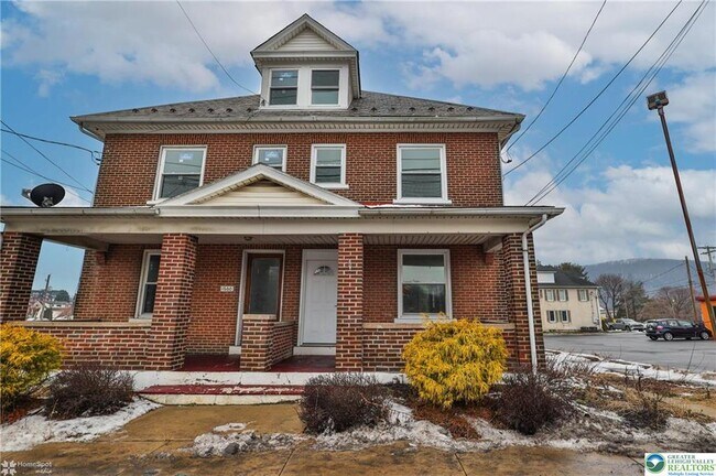 Building Photo - 1662 Main St