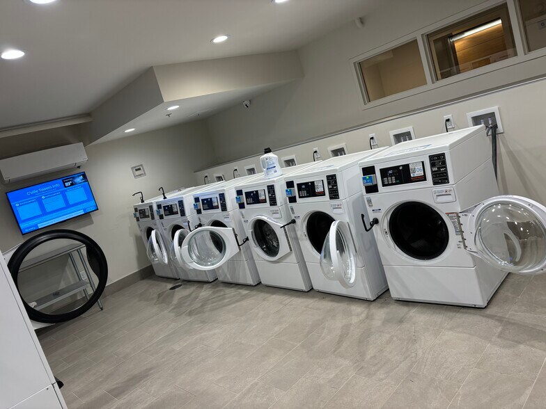 Laundry Room - 511 1st St N