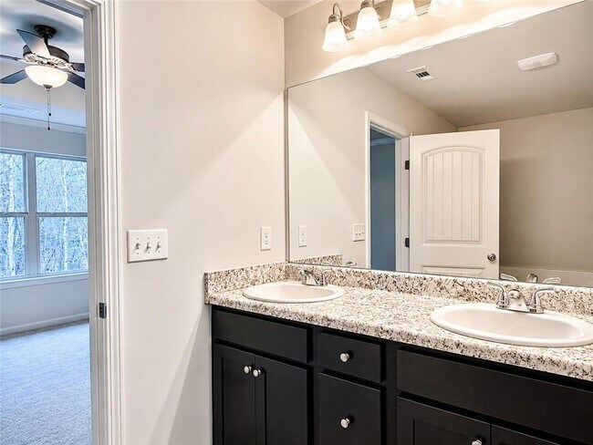 Building Photo - 349 Turtle Creek Dr