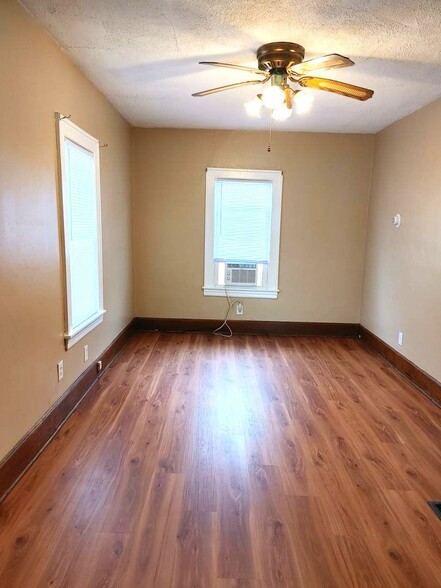 Building Photo - 702 1/2 28th Street