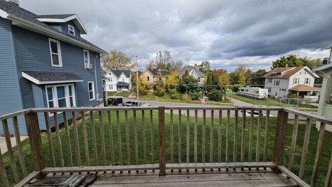 Building Photo - 3 bedroom 1 bath single family home in Man...