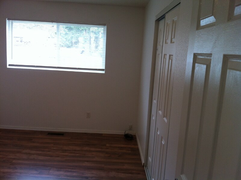 Building Photo - 917 142nd Ave SE