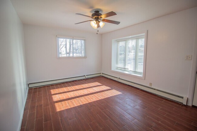 Building Photo - 2 BD 1 BA North Colonie Schools