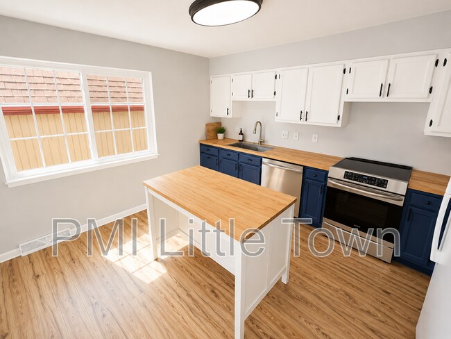Building Photo - 7482 W Roxbury Pl