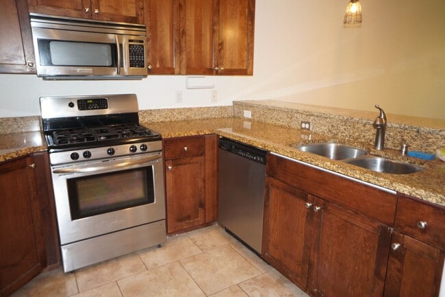 Building Photo - Spectacular SW Portland 3 bedroom Townhouse