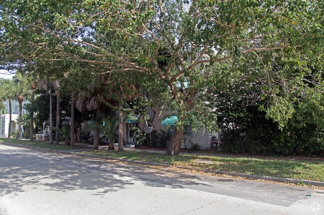 Building Photo - 512 S Westland Ave