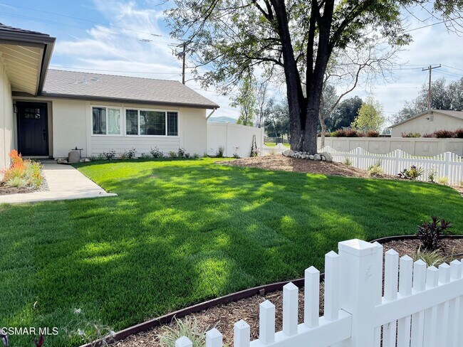 Building Photo - 382 Aristotle St