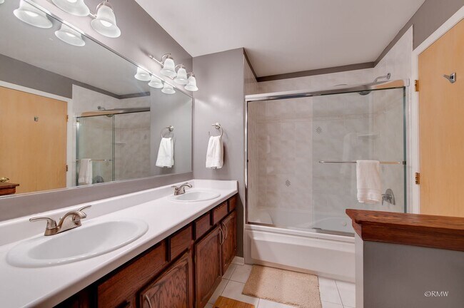 Building Photo - 224 Chesterfield Ct