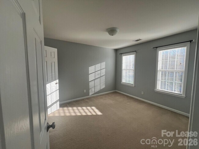 Building Photo - 127 Tilton Dr