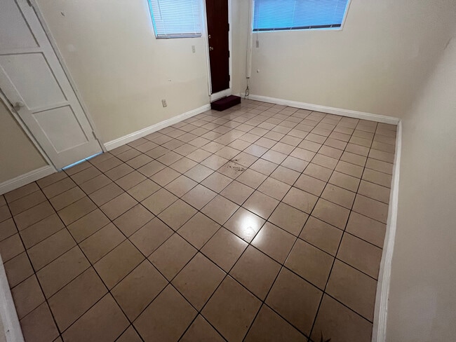 Building Photo - 2716 W 101st St