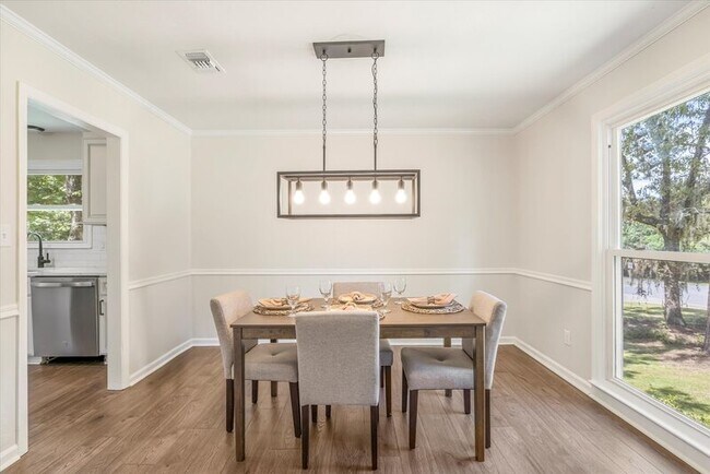 Building Photo - 3109 Shamrock St S