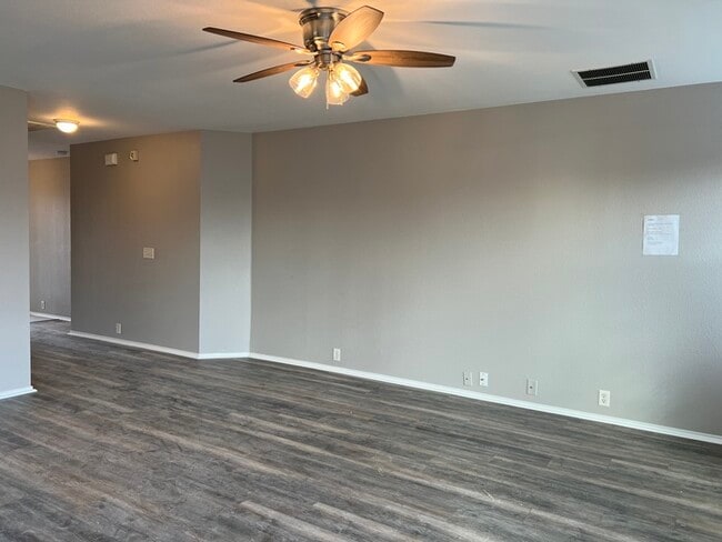 Building Photo - Nice property...
