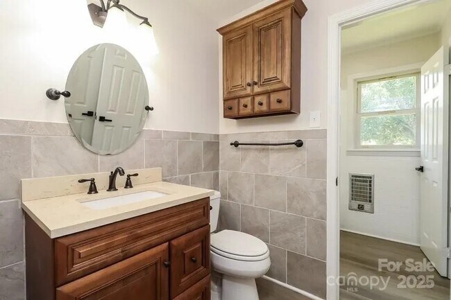 Building Photo - 2366 Old Field Rd