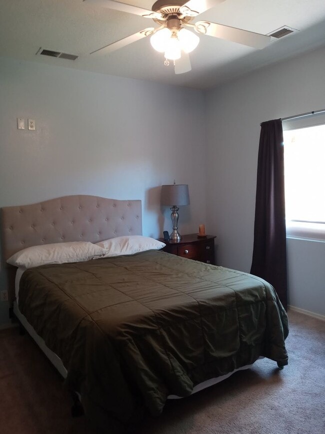 Building Photo - GREAT AREA!