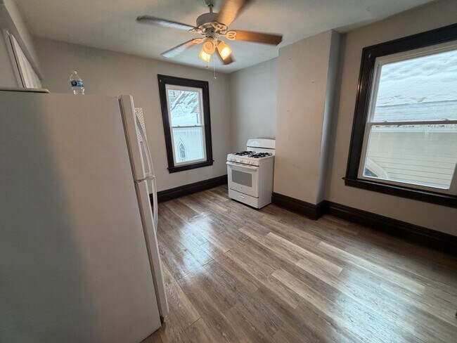 Building Photo - 526 Westinghouse Ave