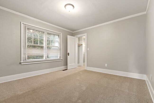 Building Photo - 4Bd/1.5Ba Seattle House