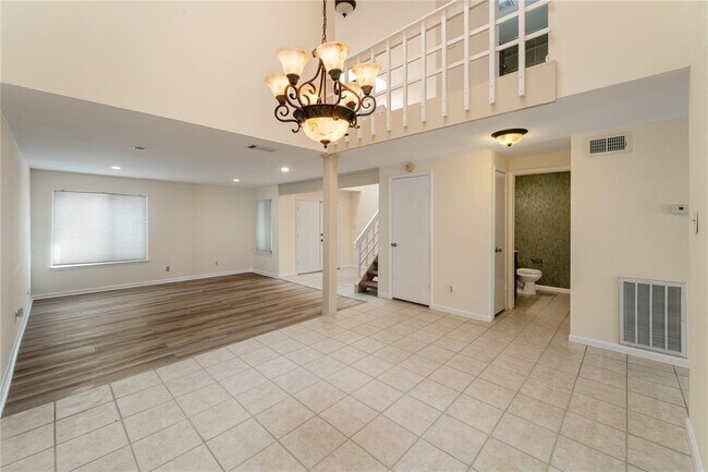 Building Photo - 11614 Village Pl Dr