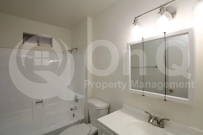 Building Photo - 3004 E Waltann Ln