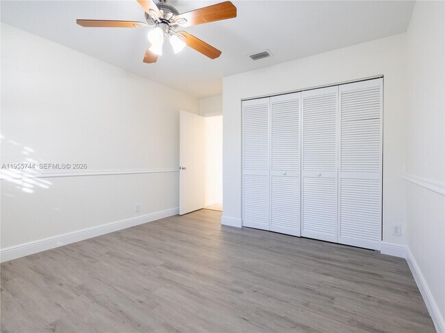 Building Photo - 200 W Riverbend Dr