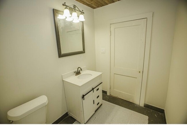 Building Photo - 690 County Rd 219