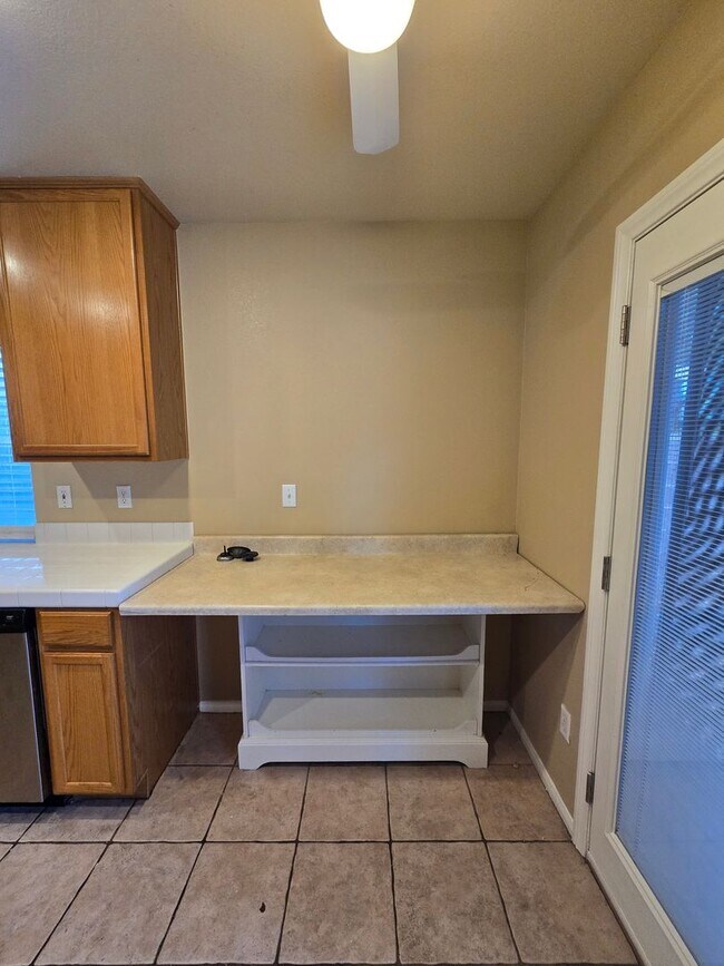 Building Photo - 816 Bow Creek Ln