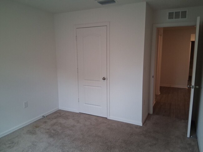 Building Photo - 8871 Southern Charm Cir