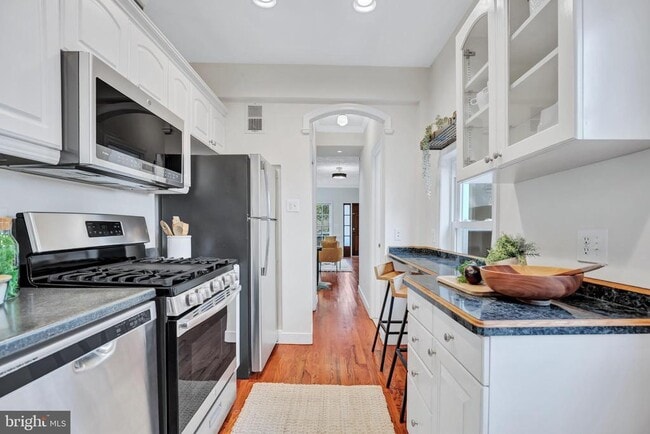 Building Photo - 1437 Duke St